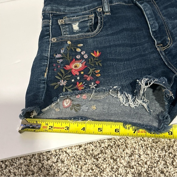 American Eagle Denim Shorts Womens 8 - Hi Rise Shortie Floral Dark Wash Ripped - Picture 13 of 14